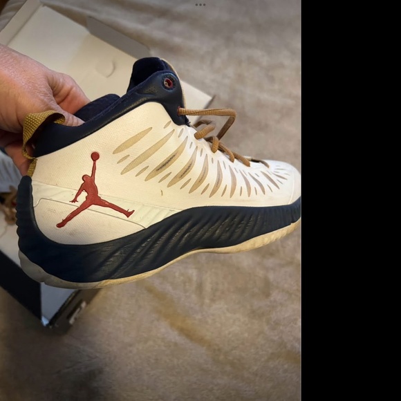 Nike Jordon “True Flight” Basketball Shoes, Size 9.5, White/Red/Navy - Picture 2 of 7